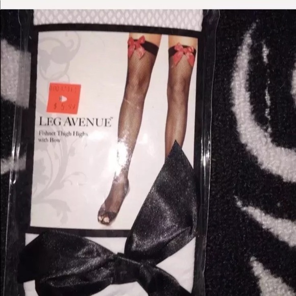 2 white button up shirts and dress size small - Picture 6 of 6